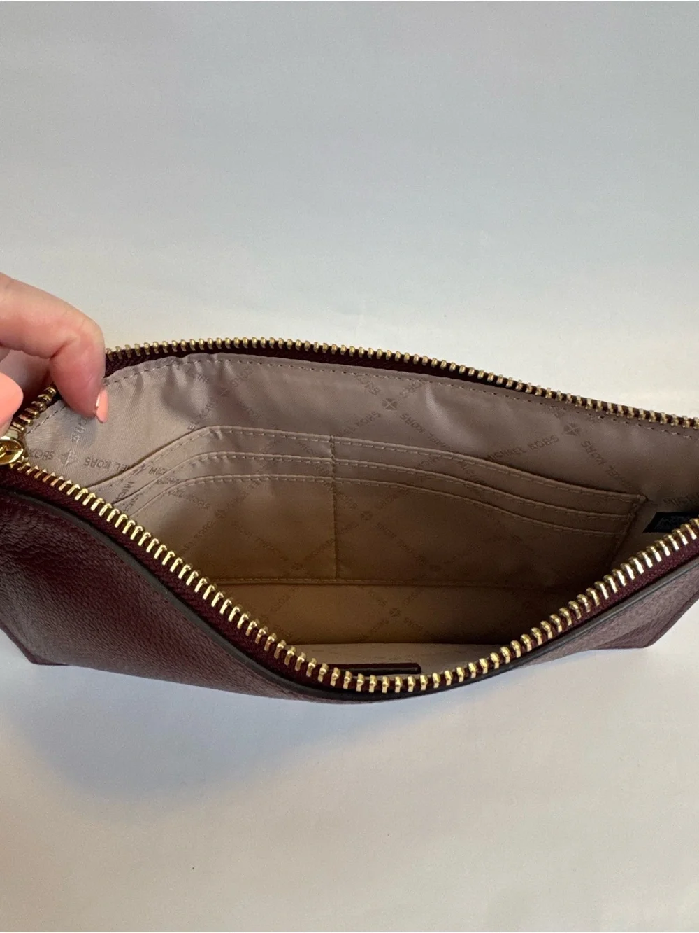 Michael Kors Women’s Jet Set Travel Burgundy Leather Wristlet with Gold Logo - Picture 5 of 9